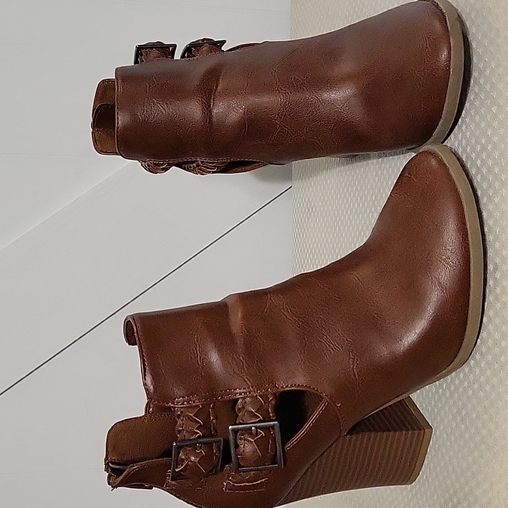 American Eagle booties